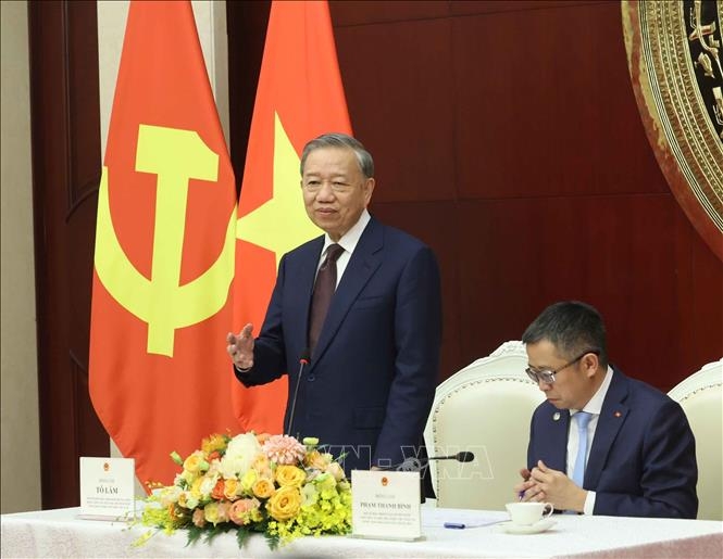 Tổng Bí thư, Chủ tịch nước Tô Lâm thăm Đại sứ quán, gặp gỡ cộng đồng người Việt Nam tại Trung Quốc