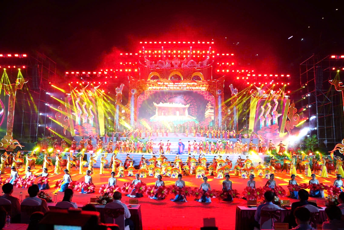 Khai hội Đền H&ugrave;ng: T&ocirc;n vinh cội nguồn, lan tỏa...