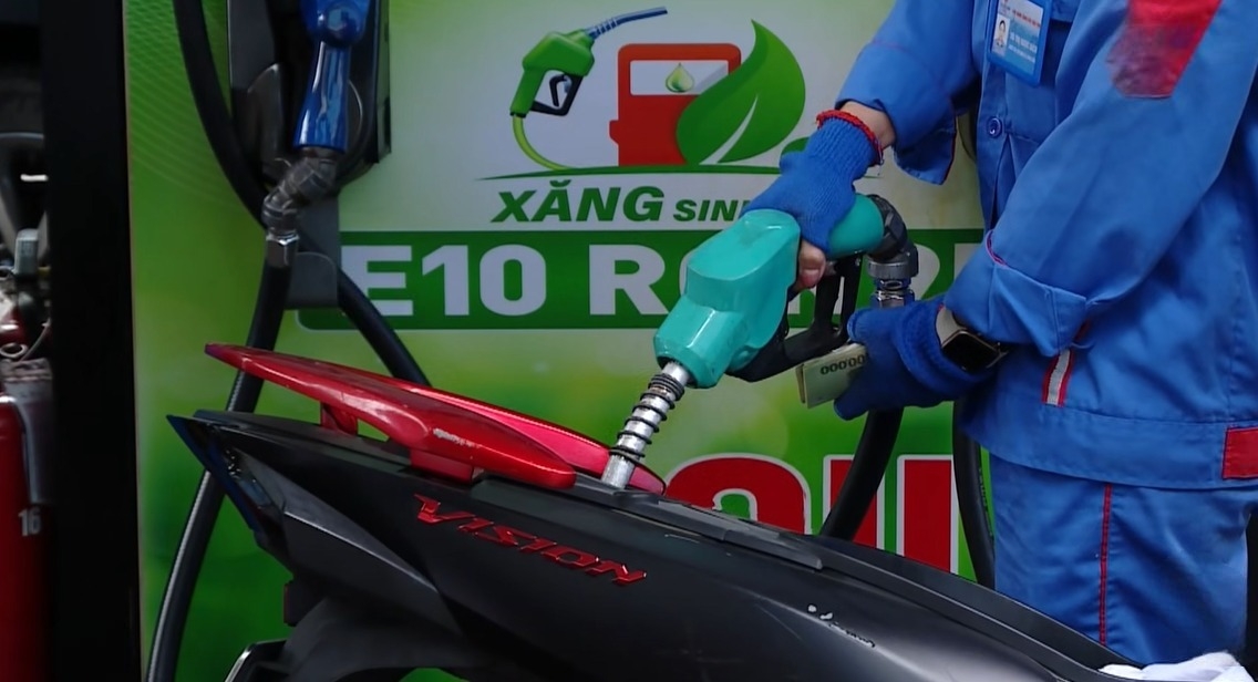 Đẩy nhanh lộ trình xăng E10: Doanh nghiệp sẵn sàng,...