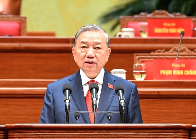 Vững bước dưới lá cờ Đảng