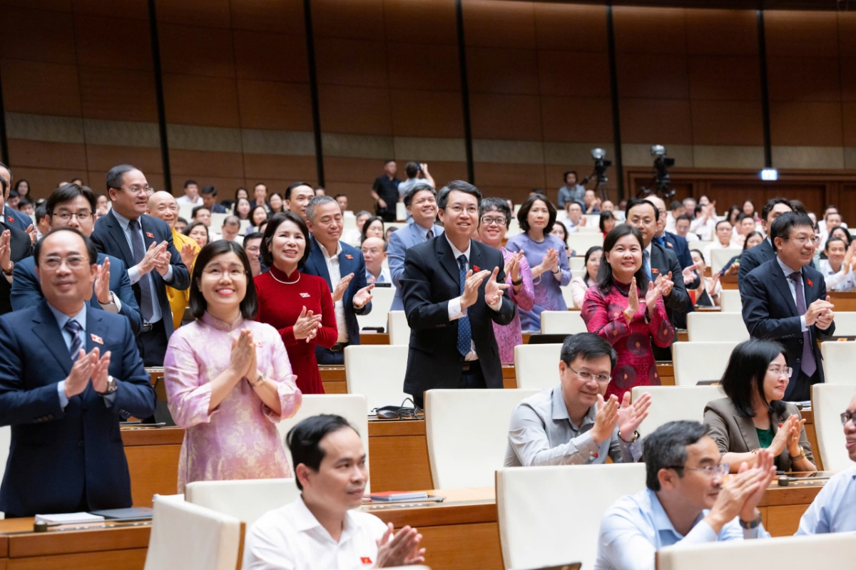 Quốc hội th&ocirc;ng qua Luật Thủ đ&ocirc; (sửa đổi), trao...