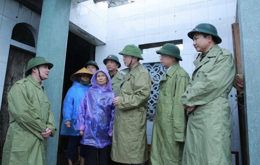 Ưu tiên sửa chữa nhà ở, trường học cho người dân vùng bão