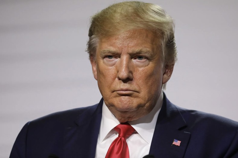 Tổng thống Trump áp thuế quan 50% lên kim loại đồng, cảnh báo mức 200% đối với dược phẩm