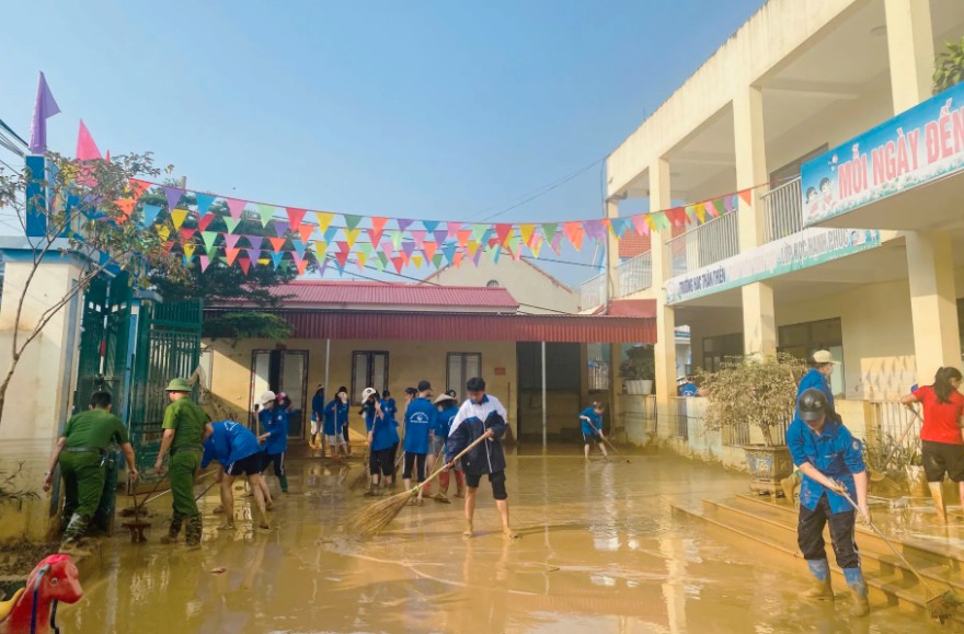 Khôi phục trường lớp sau thiên tai, không để gián đoạn giáo dục