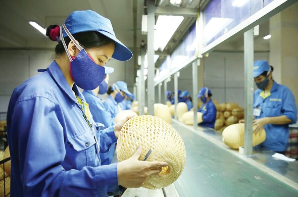 IMF: Kinh tế Việt Nam tăng trưởng mạnh mẽ nhưng đối mặt nhiều rủi ro bất định