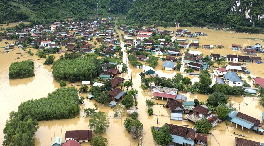 Thủ tướng chỉ đạo khẩn trương khắc phục hậu quả bão lũ tại Trung Bộ