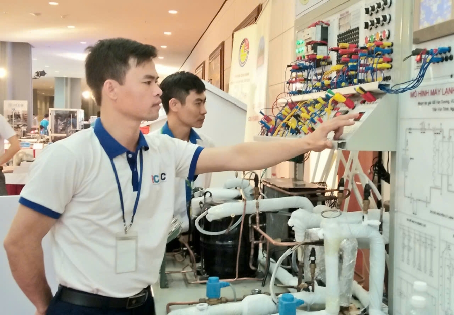 Từ 1/1/2026, lao động qua đ&agrave;o tạo c&oacute; thể hưởng lương tối thiểu cao hơn &iacute;t nhất 7%