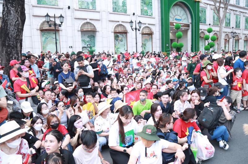 Bán lẻ hàng hóa và doanh thu dịch vụ tiêu dùng tháng 4/2025 tăng trưởng trên 11% so với cùng kỳ